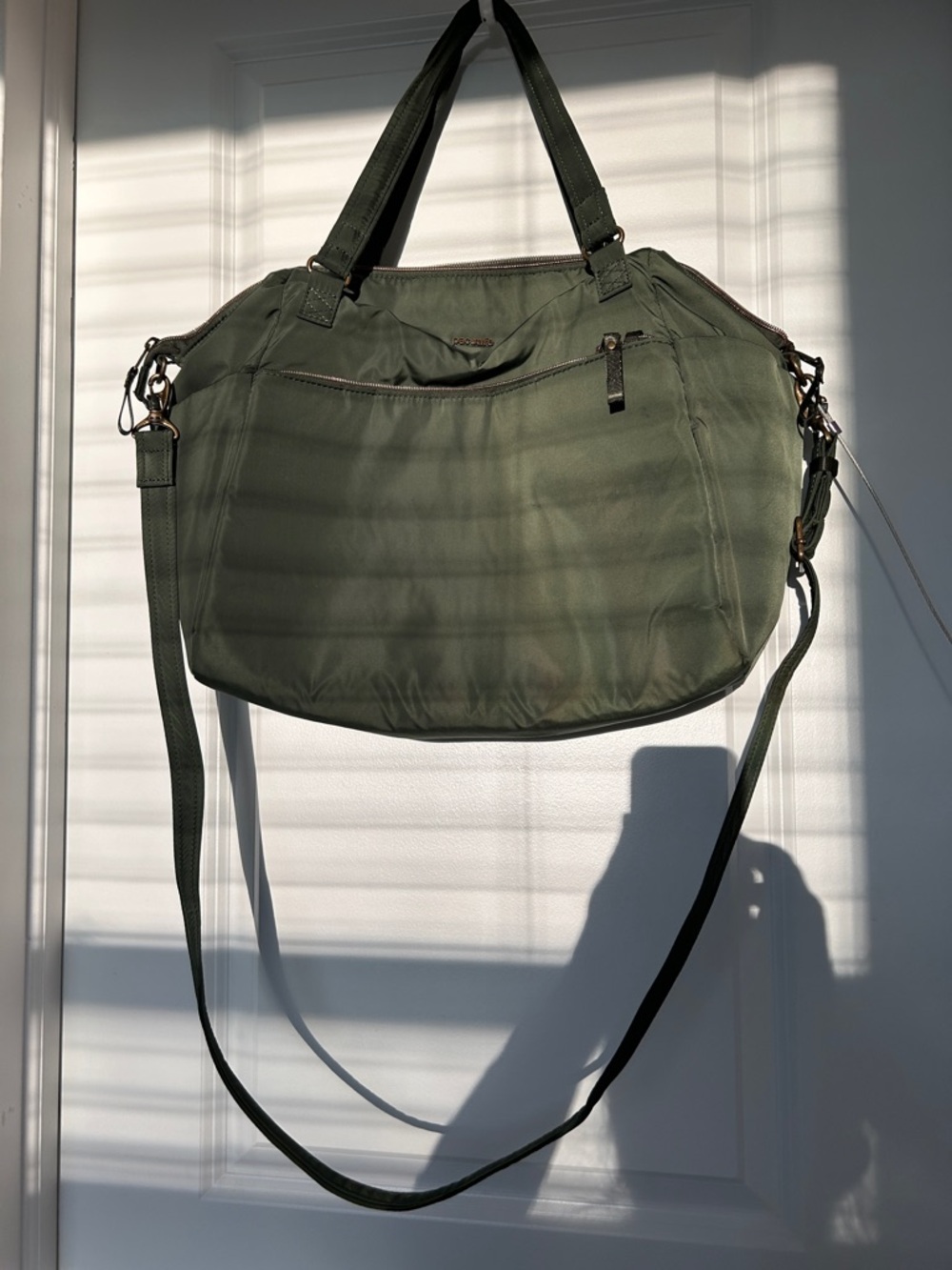 Pacsafr Stylesafe Anti Theft tote, Olive Green
